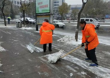Какви са предимствата на светлоотразителното облекло за чистачите?
